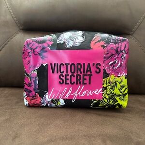 ♦️NWOT♦️Victoria’s Secret Make Up Bag
